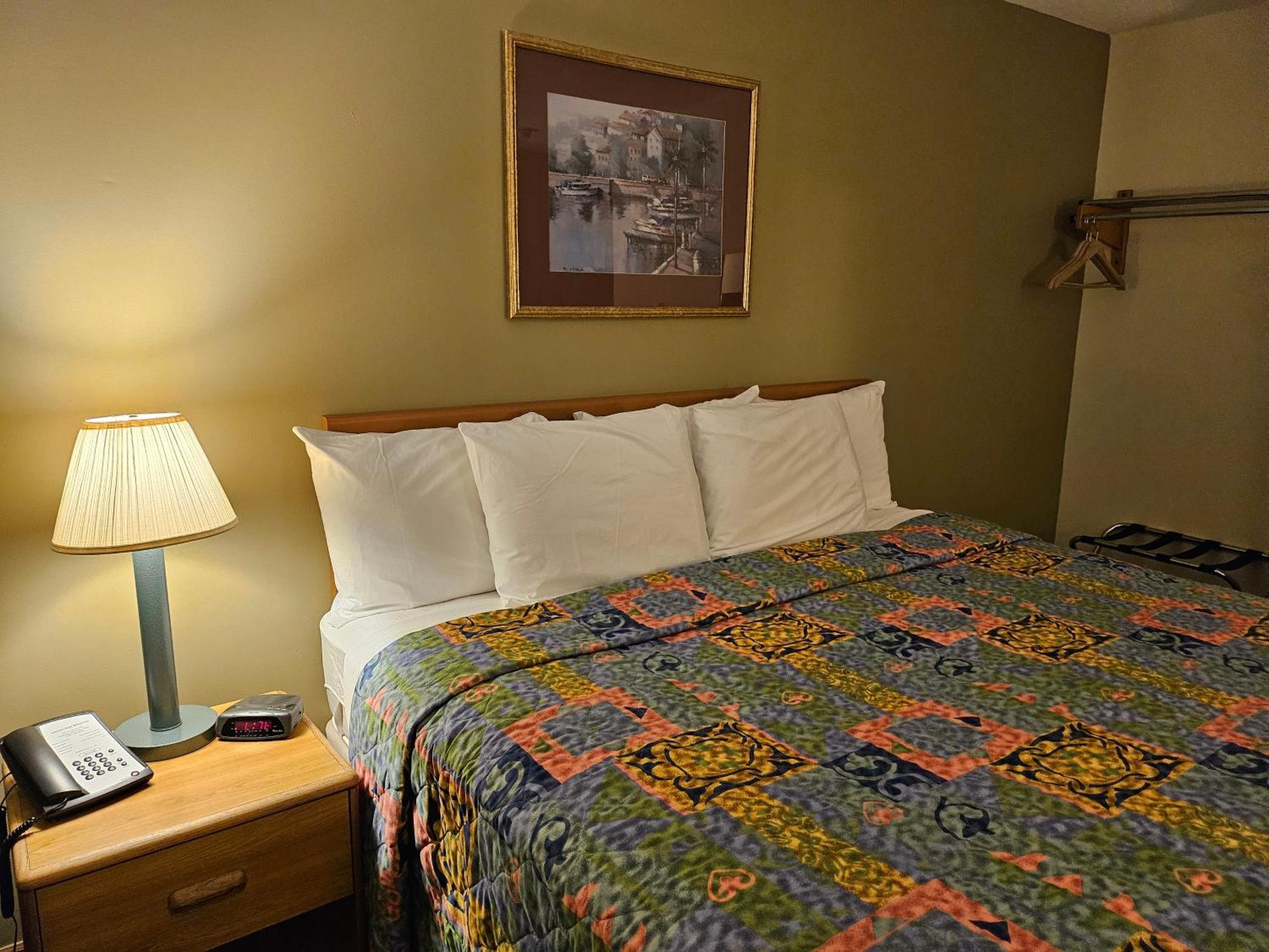 Lincoln Host Motor Inn Escanaba Rom bilde
