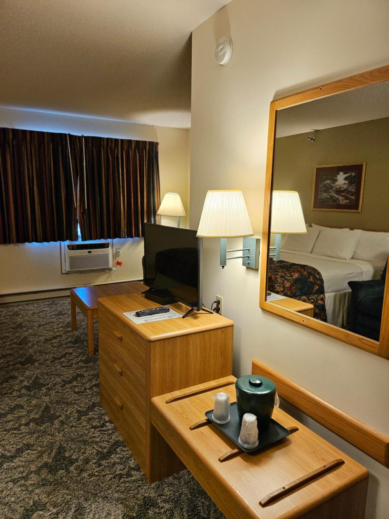 Lincoln Host Motor Inn Escanaba Rom bilde
