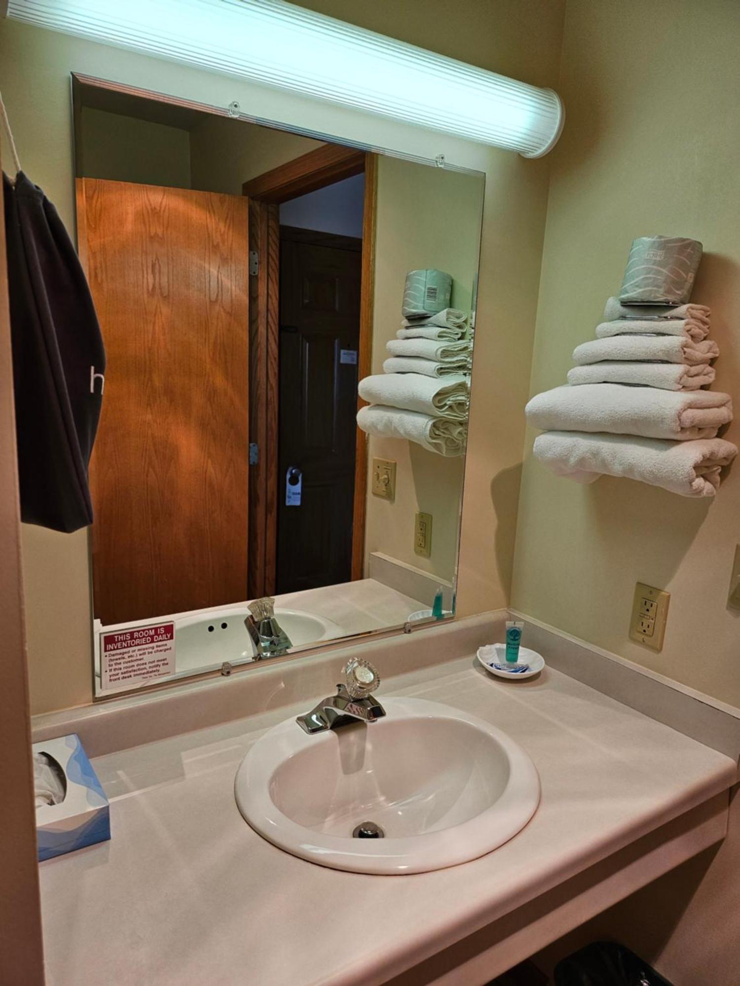 Lincoln Host Motor Inn Escanaba Rom bilde