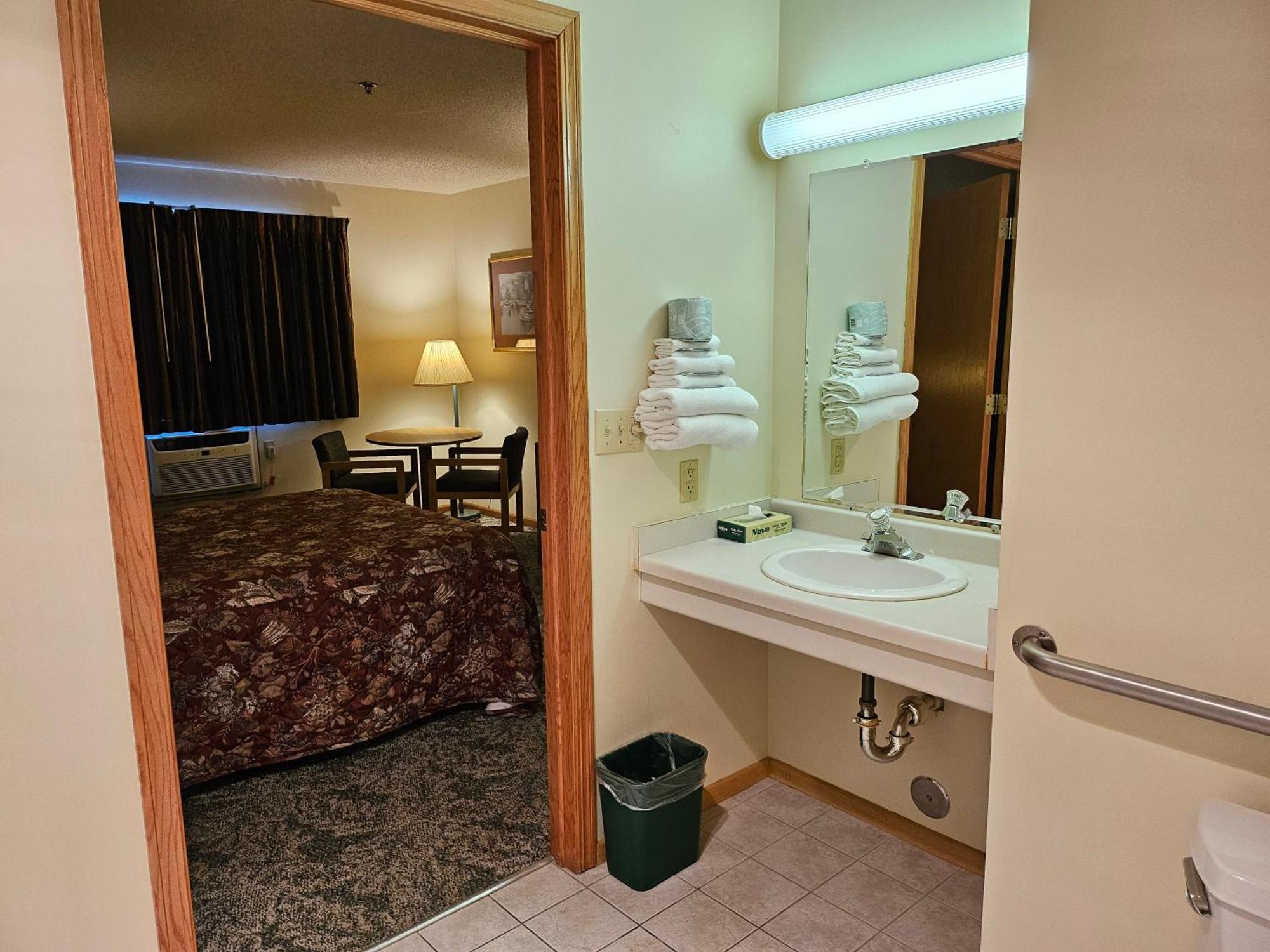 Lincoln Host Motor Inn Escanaba Rom bilde